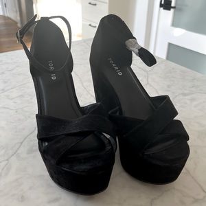 Torrid black crisscross straps suede retro platform wedge size 8